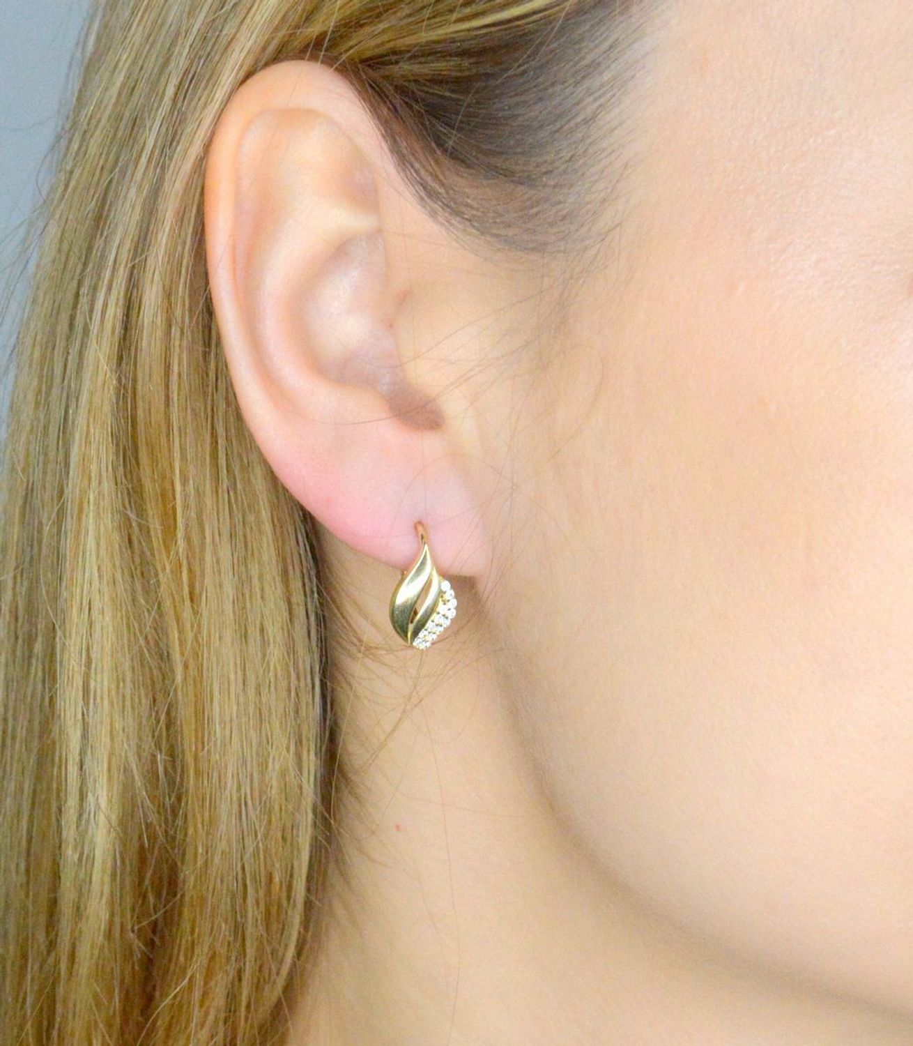 Złote kolczyki damskie 375 klasyczne z białymi cyrkoniami KL 8816 375 (2).jpg